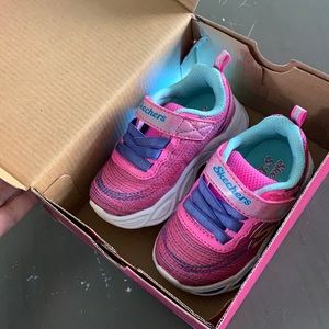 Size 5 Skechers infant